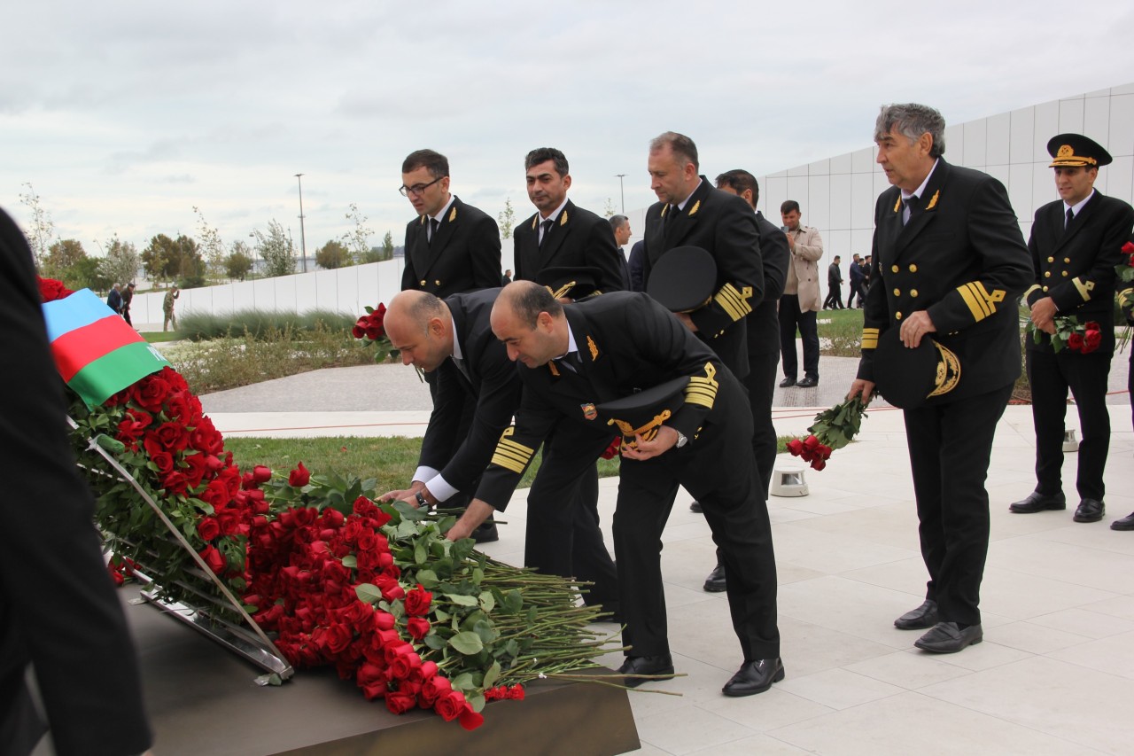 Dövlət Dəniz və Liman Agentliyinin kollektivi Zəfər Parkını ziyarət edib - FOTOLAR